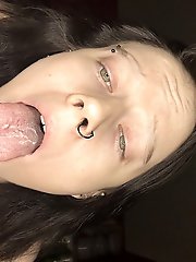 Voluptuous mature slut takes off provocative bra