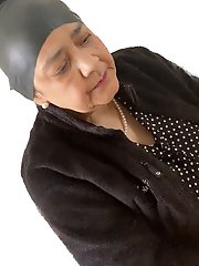 Mature milfs and gilfs from OlderWomanFun