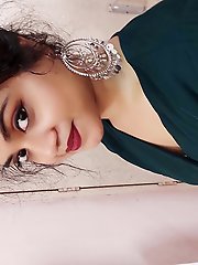 An exceptional mature woman thoroughly enjoys posing