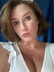 Charming older girlfriend is fingering herself