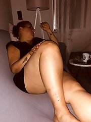 Attractive mature gilf is masturbating herself